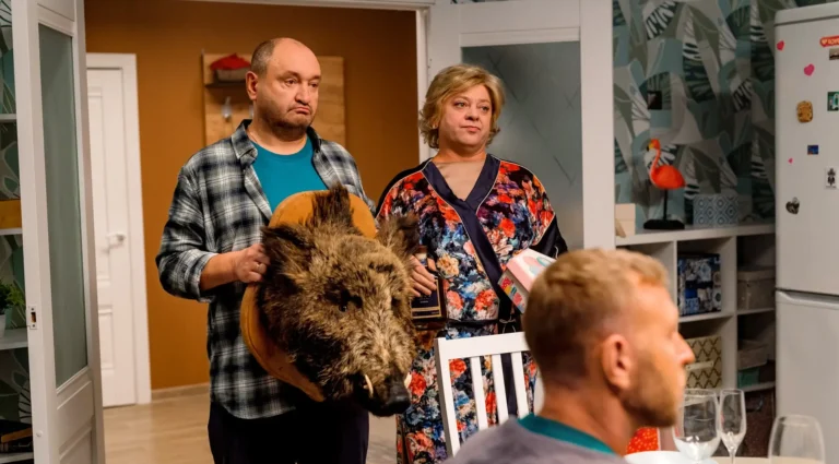 Момент из трейлера сериала Мама будет против